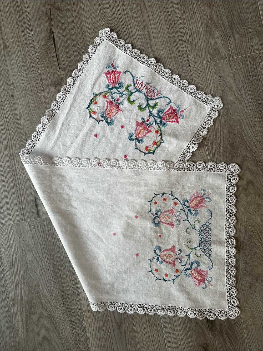 Vintage Hand Embroidered Linen Table Runner Lace 14.5"x38" Dresser Scarf Pink